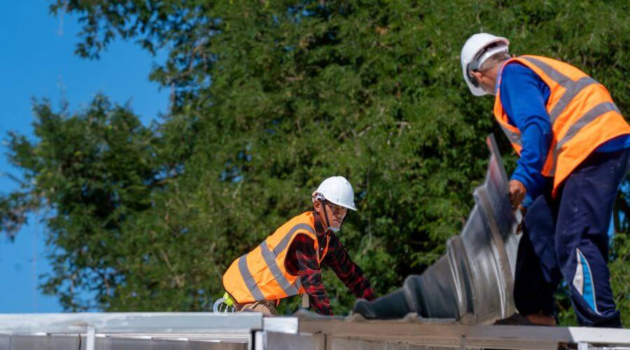 Professional gutter cleaning in South Gate, CA